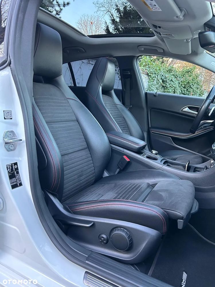 Mercedes-Benz CLA 220 4Matic 7G-DCT AMG Line - 9