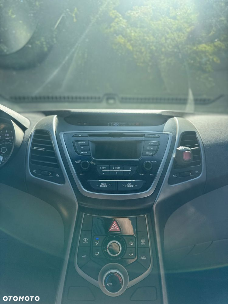 Hyundai Elantra 1.8 SE - 10