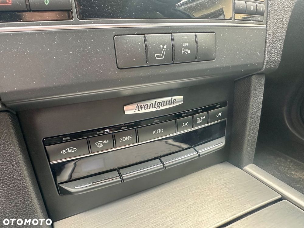 Mercedes-Benz Klasa E 300 CDI DPF BlueEFFICIENCY 7G-TRONIC Avantgarde - 19
