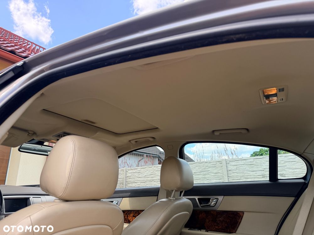 Jaguar XF 2.7 V6 Premium Luxury - 31