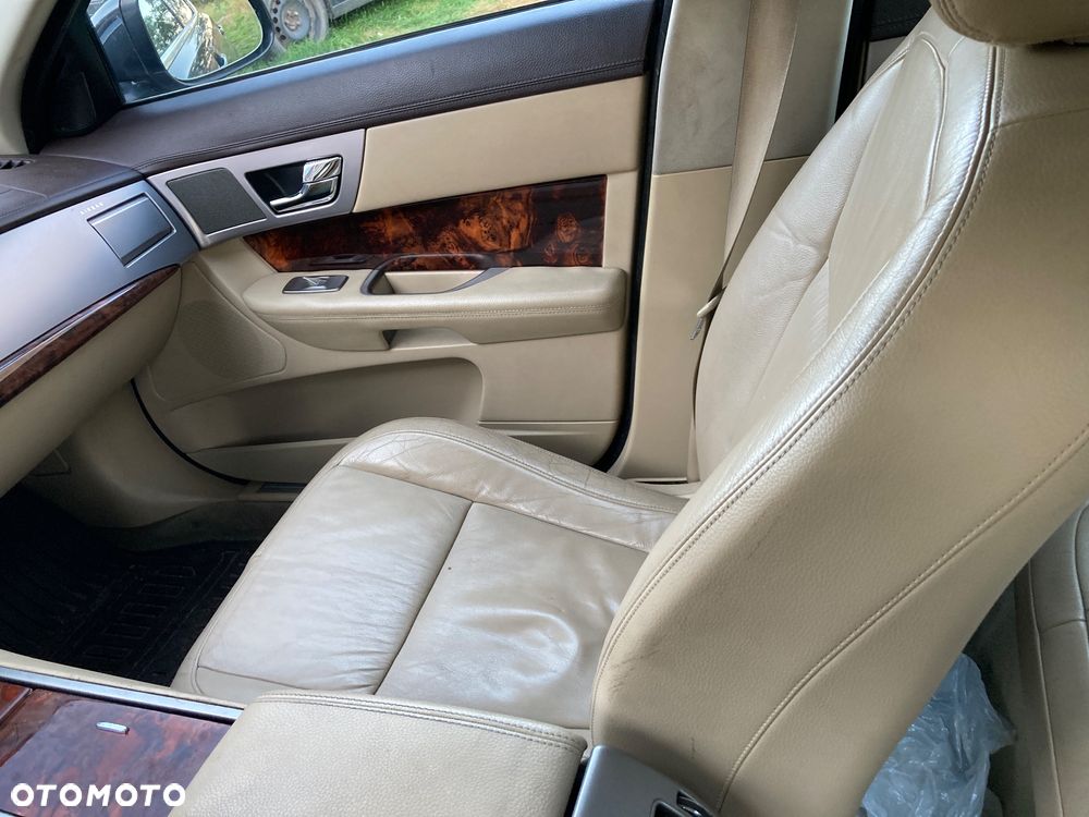 Jaguar XF 3.0 V6 D Luxury - 16