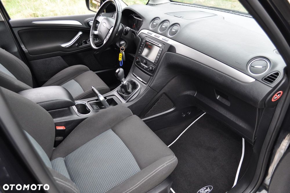 Ford S-Max - 11