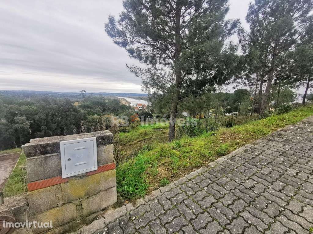 Lote de terreno urbano com 1098 m2 - Grande imagem: 5/6