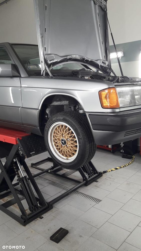 Mercedes-Benz W201 (190) - 1