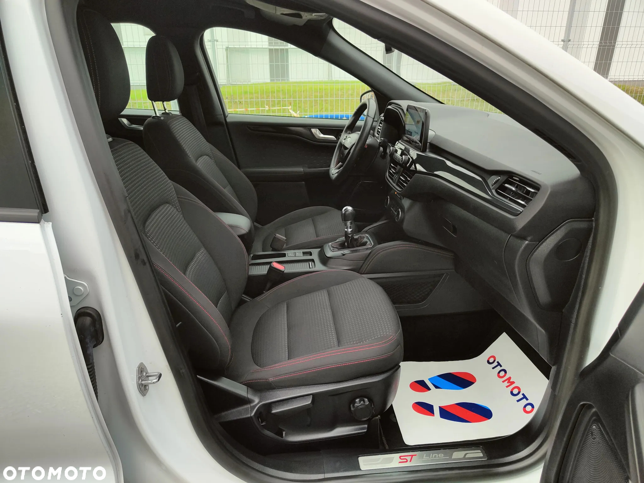 Ford Kuga 1.5 EcoBoost ST-LINE X - 12