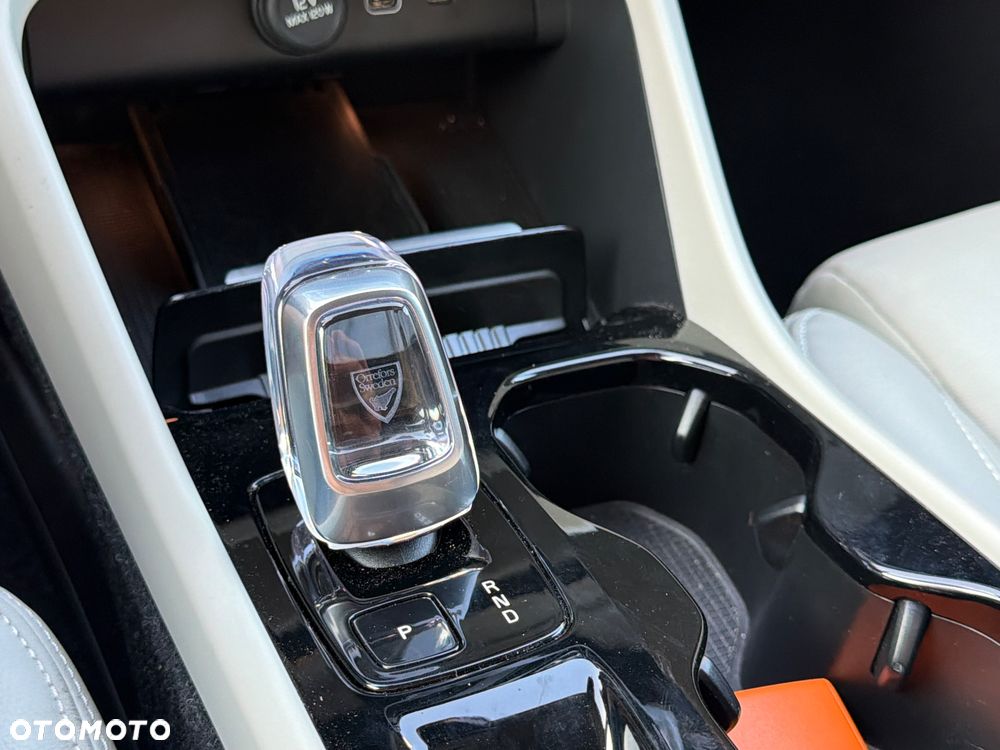 Volvo XC 40 B3 B DKG Ultra Black Edition - 12