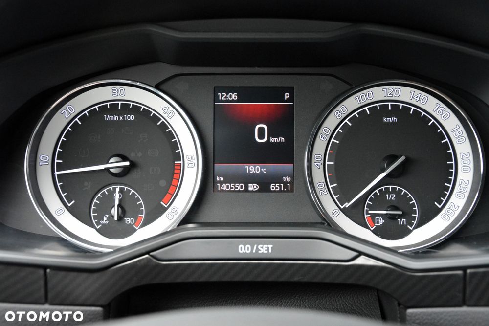 Skoda Superb 2.0 TDI SCR Sportline DSG - 23