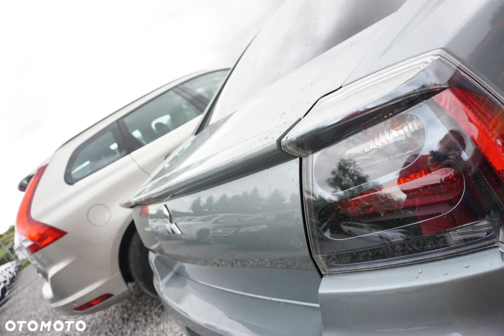 Mitsubishi Galant - 10