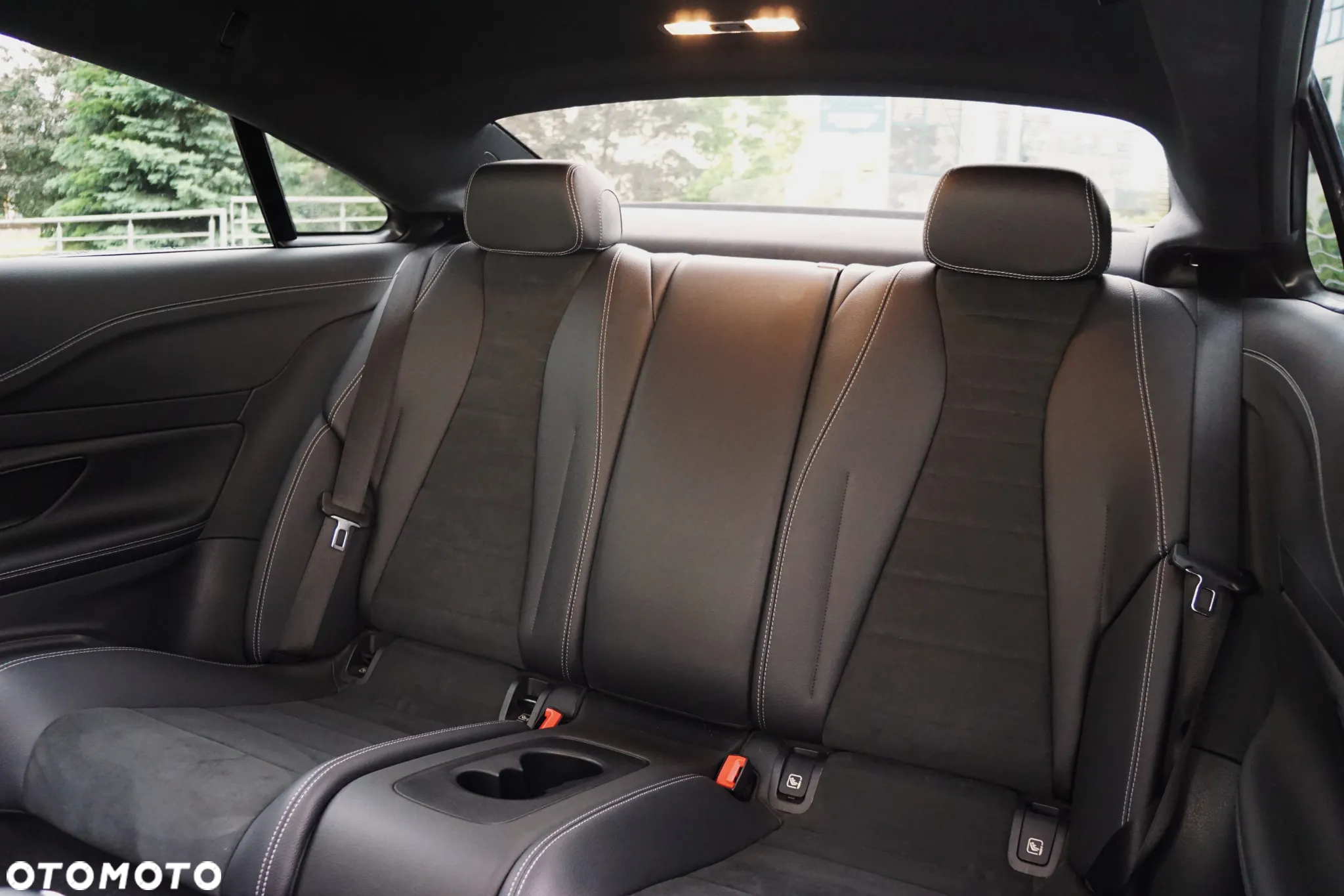 Mercedes-Benz Klasa E 200 Coupe 4-Matic 9G-TRONIC - 25