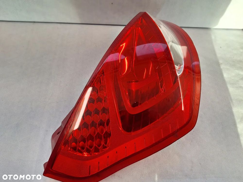 Ford Fiesta Mk7 lampa lewa tył 8A6113405A - 2