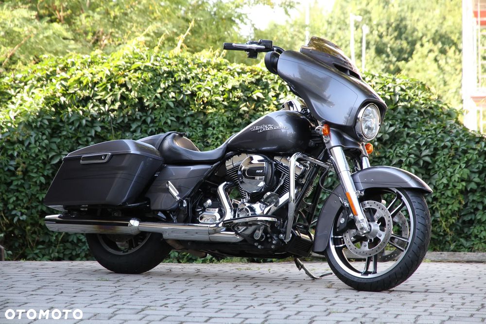 Harley-Davidson Touring Street Glide - 4