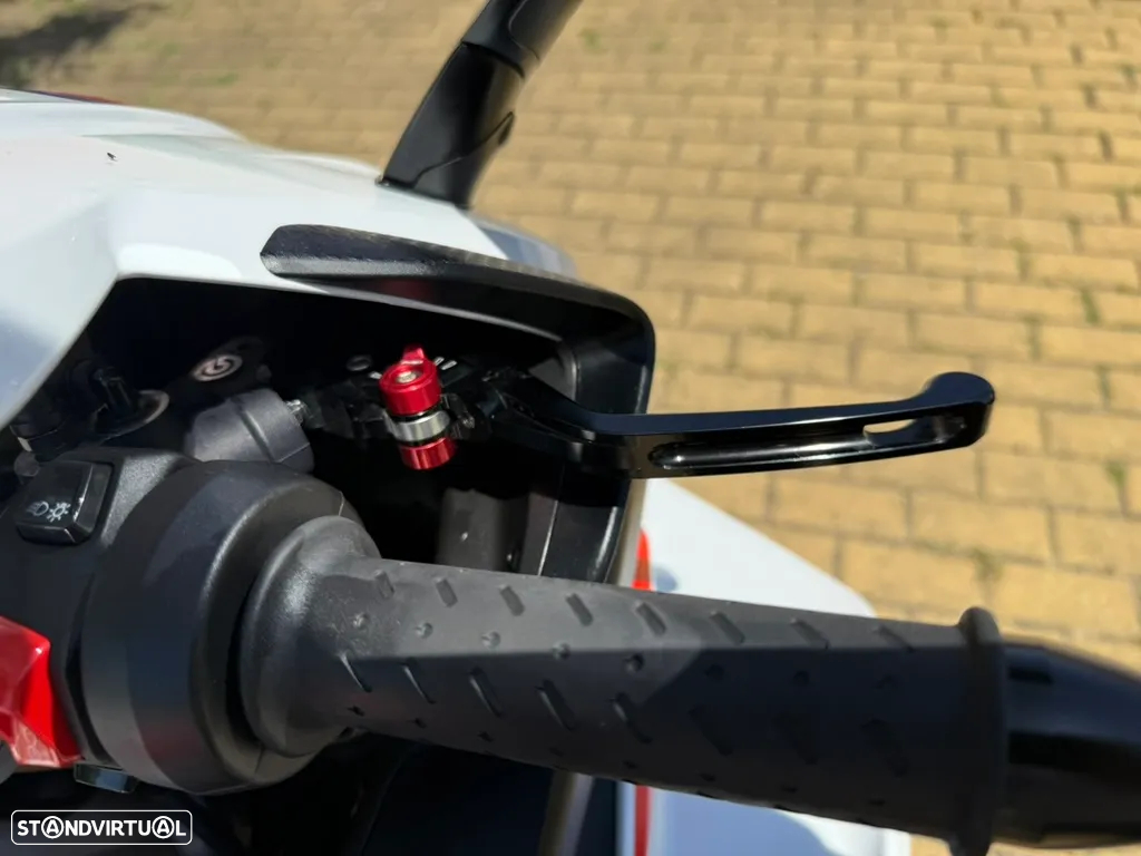 Aprilia RS RSV4 Factory - 13