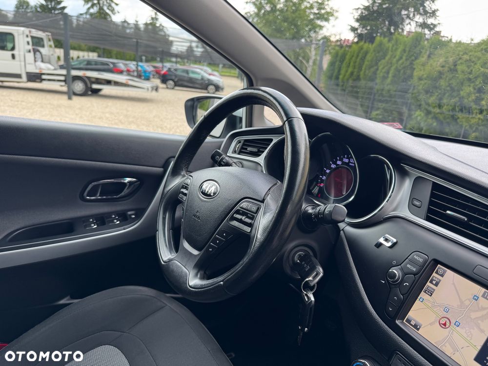 Kia Ceed 1.4 CVVT ISG Dream-Team Edition - 33
