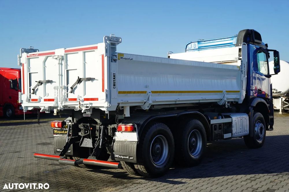 Mercedes-Benz AROCS 3336 / 6x4 / BASCULABILĂ PE 3 PĂRȚI - 5,2 M / 2x OBOANE LATERALE CU ACȚIONARE HIDRAULICĂ / CUTIE DE VITEZE AUTOMATĂ / EURO 6 - 16
