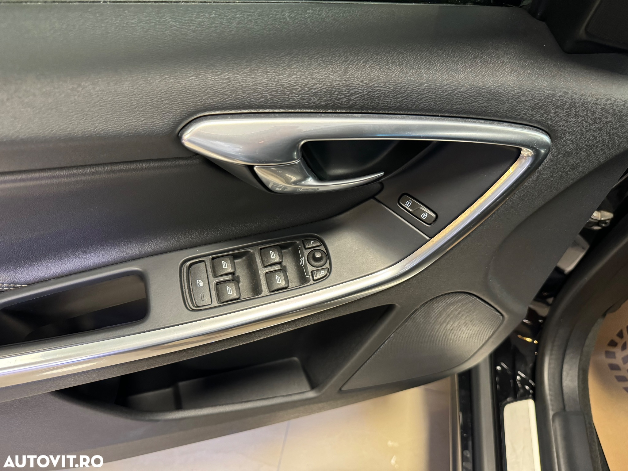 Volvo XC 60 D4 AWD Geartronic Momentum - 15