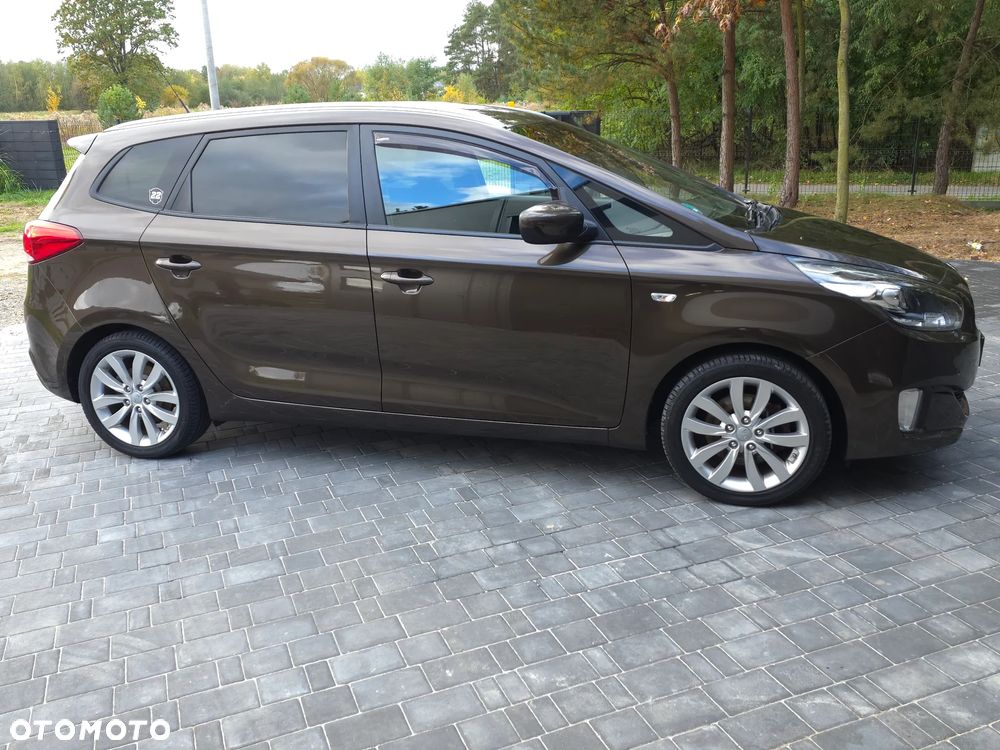 Kia Carens - 12