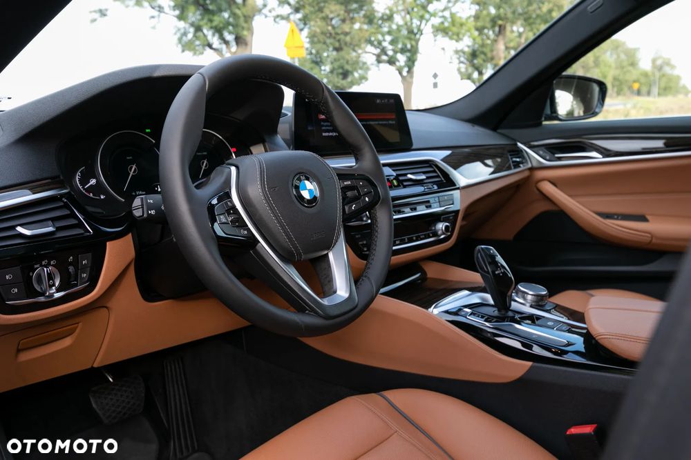 BMW Seria 5 530i Luxury Line - 24