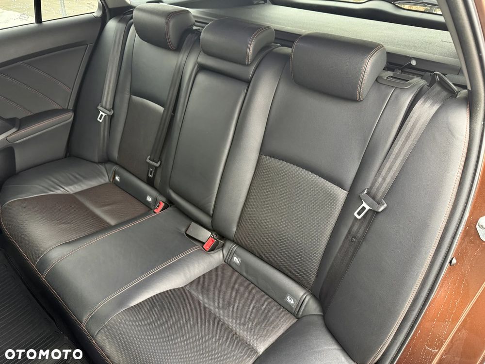 Toyota Avensis Touring Sports 1.8 Executive - 29