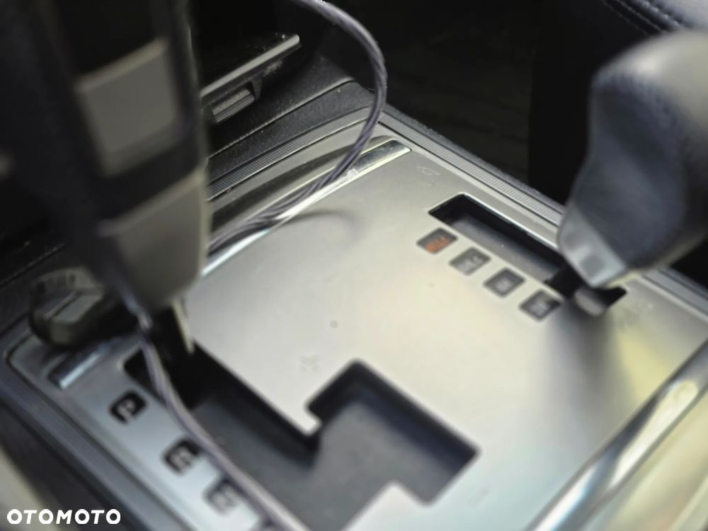 Mitsubishi Pajero - 23