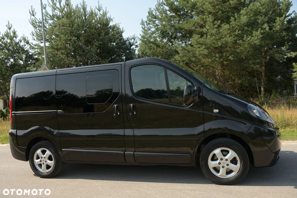 Renault Trafic Grand Passenger Black Edition - 10