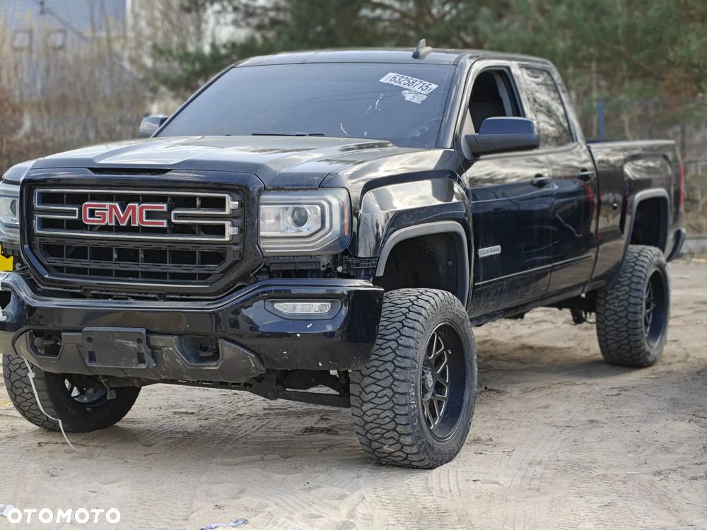 GMC Sierra - 2
