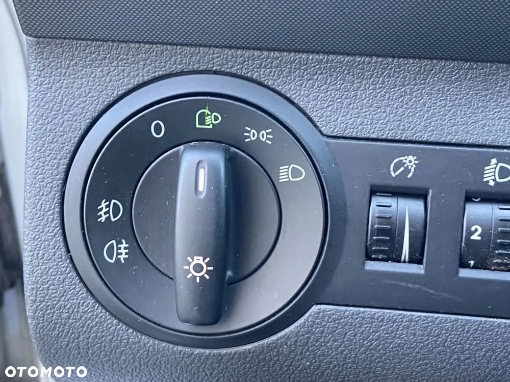 Volkswagen Touran 1.9 TDI DPF Conceptline - 29