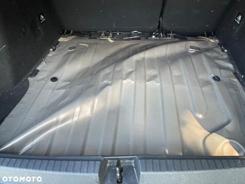 Dacia Duster TCe 100 2WD Celebration - 21