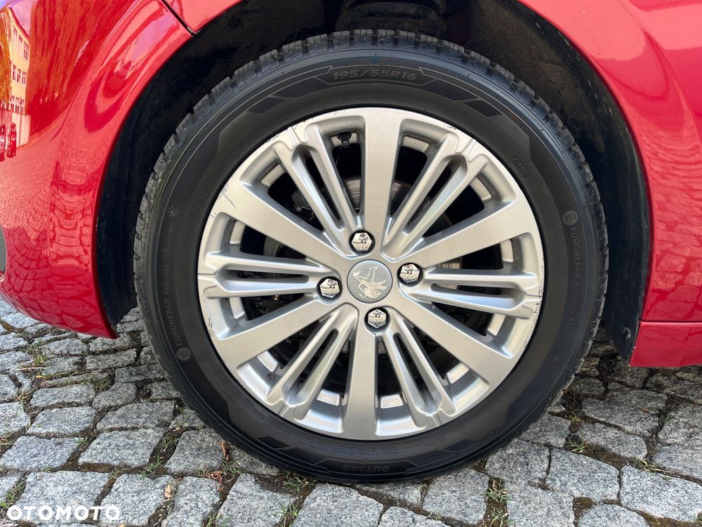 Peugeot 208 - 10