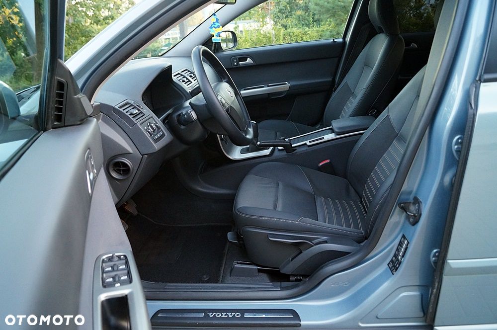 Volvo V50 D5 Momentum - 18