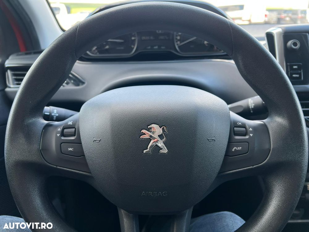 Peugeot 208 1.2 L PureTech Allure - 21