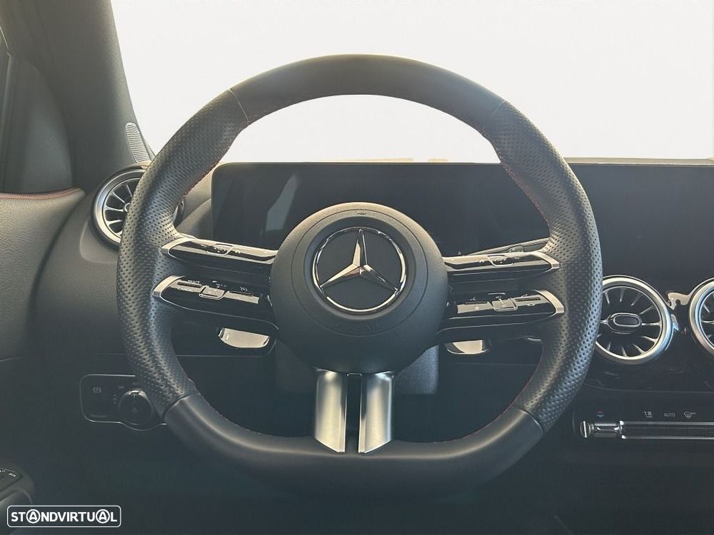 Mercedes-Benz GLA 180 - 11
