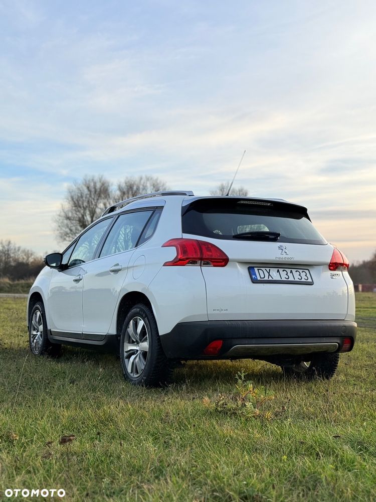 Peugeot 2008 1.2 Pure Tech Allure S&S - 6