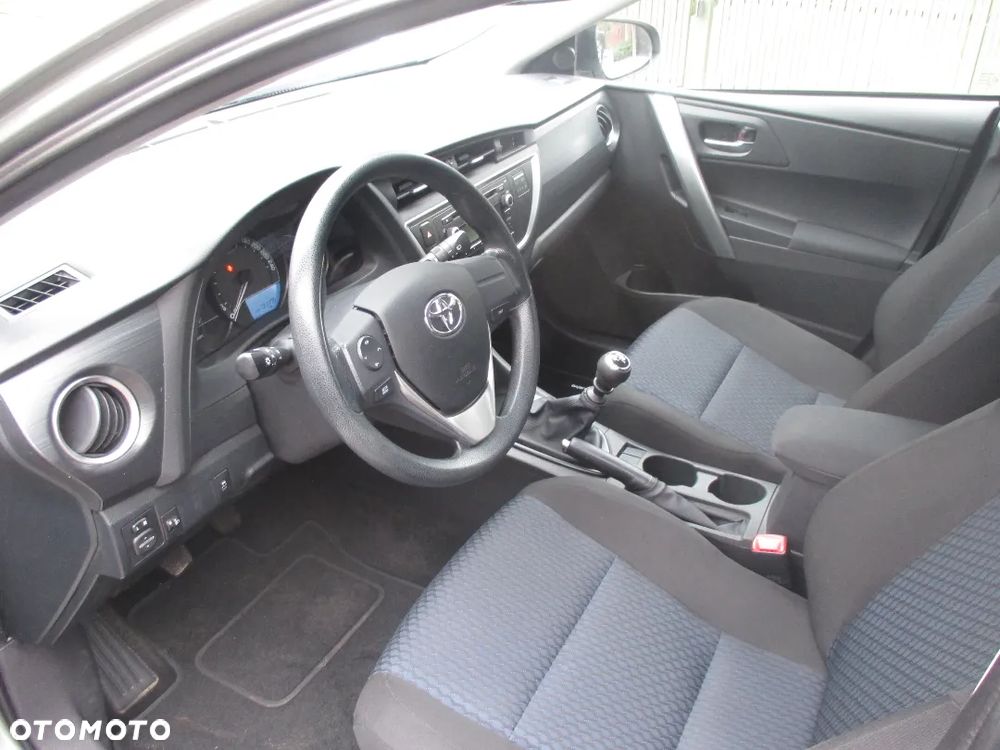 Toyota Auris 1.33 Dual-VVT-i - 9