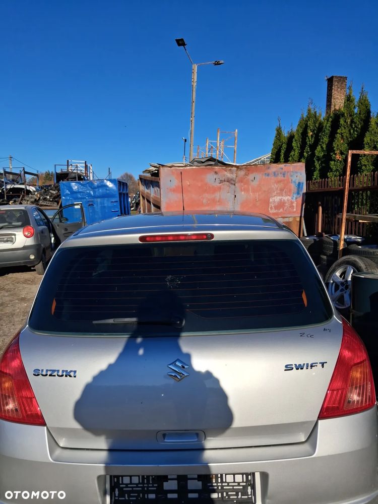 Suzuki Swift 3d 05 klapa bagaznika ZCC