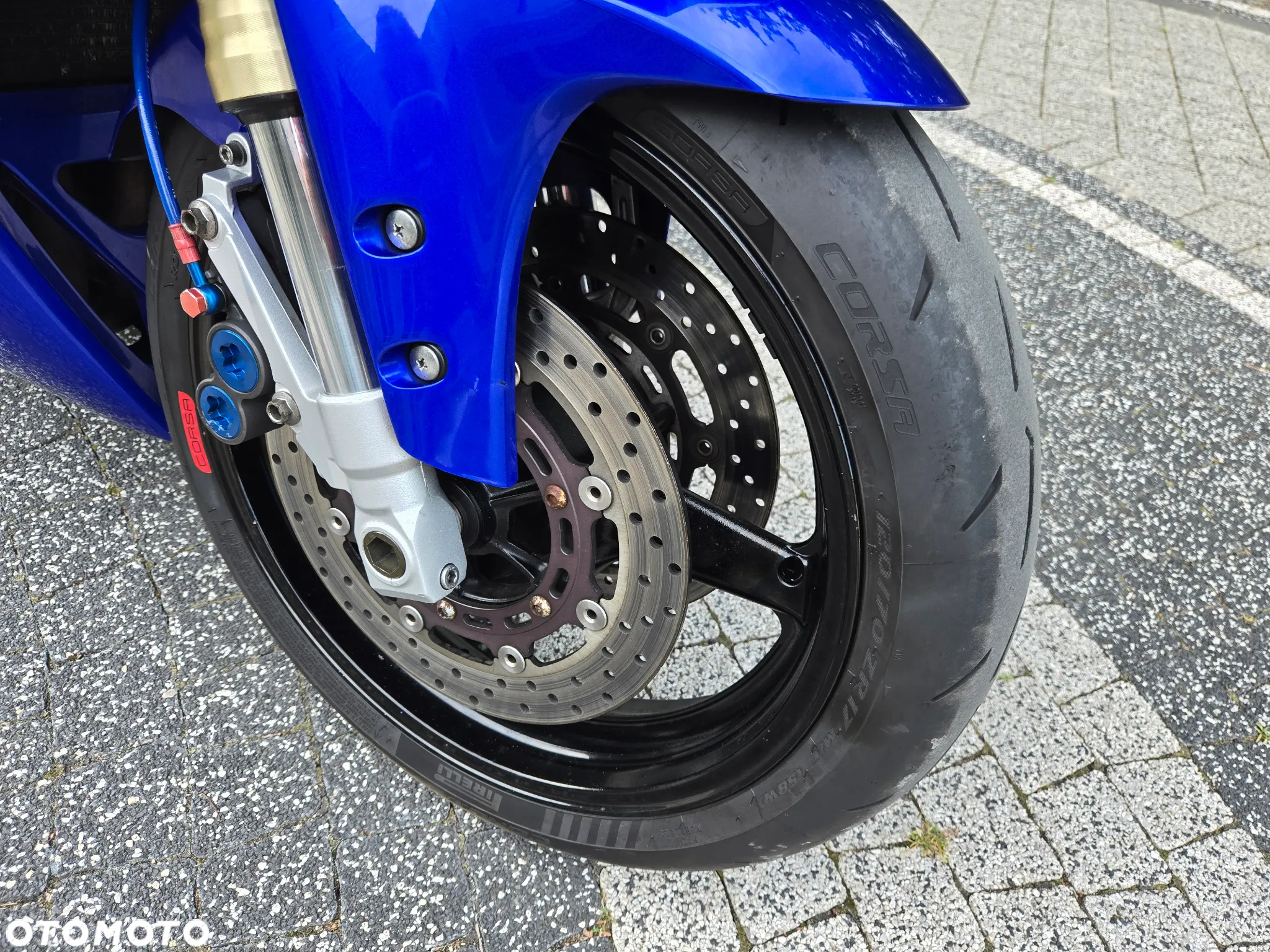 Yamaha R1 - 22