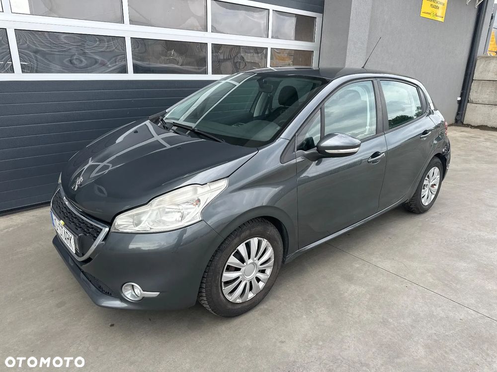 Peugeot 208 - 1