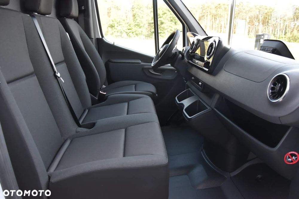 Mercedes-Benz Sprinter - 12