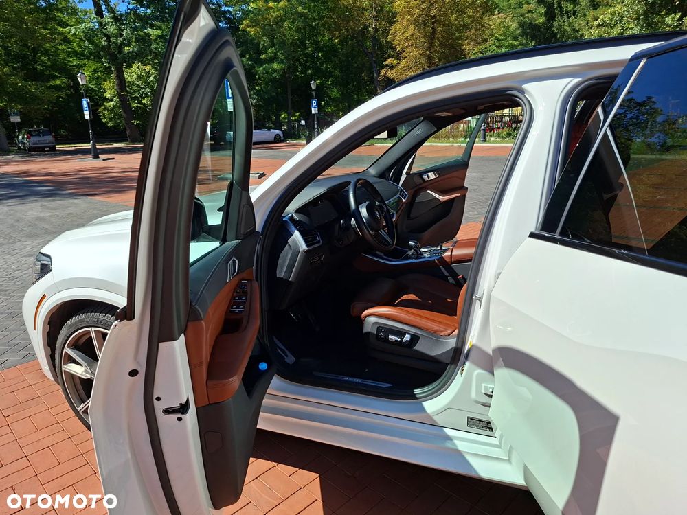 BMW X5 M50i - 14