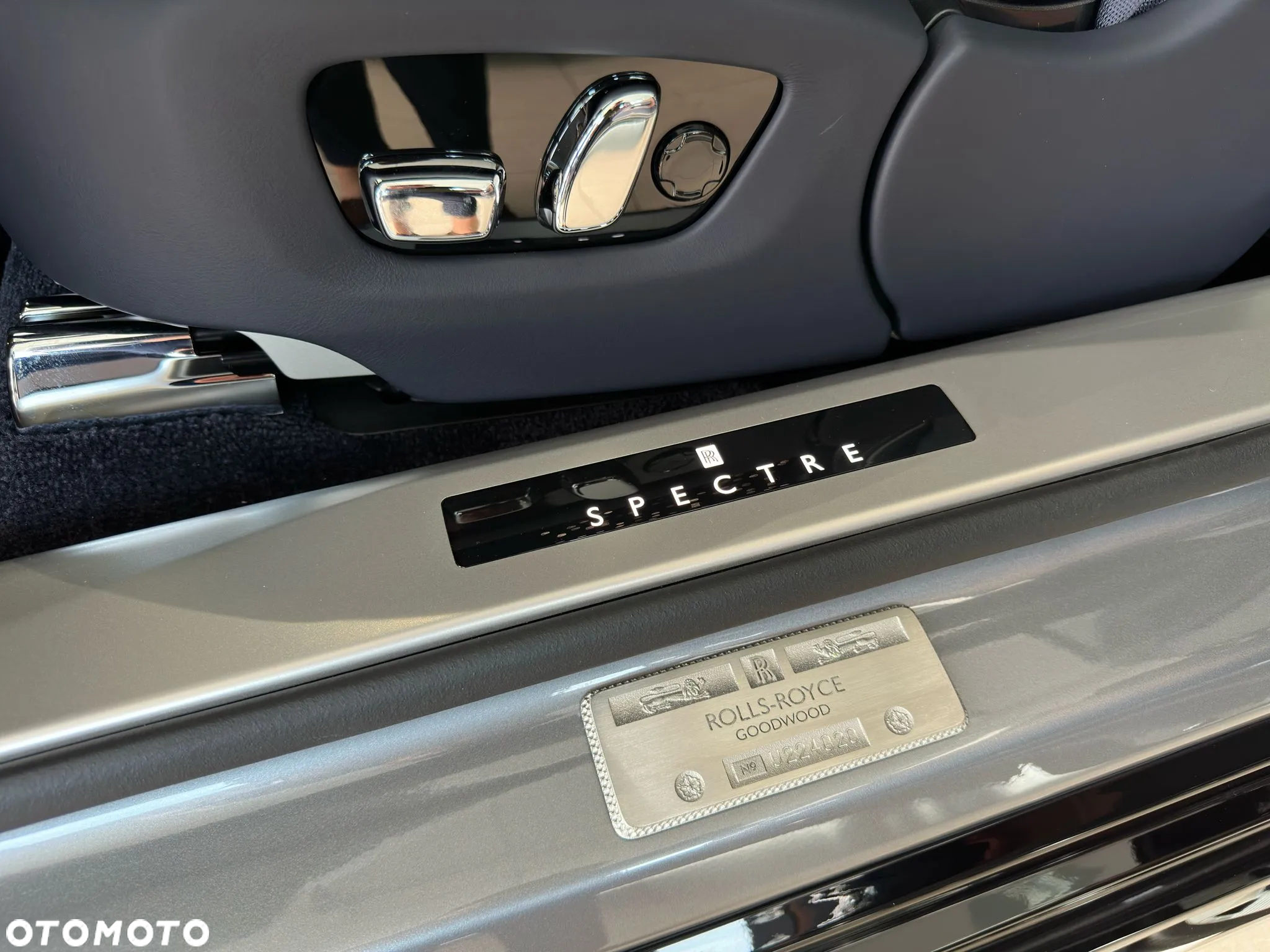 Rolls-Royce Spectre - 10