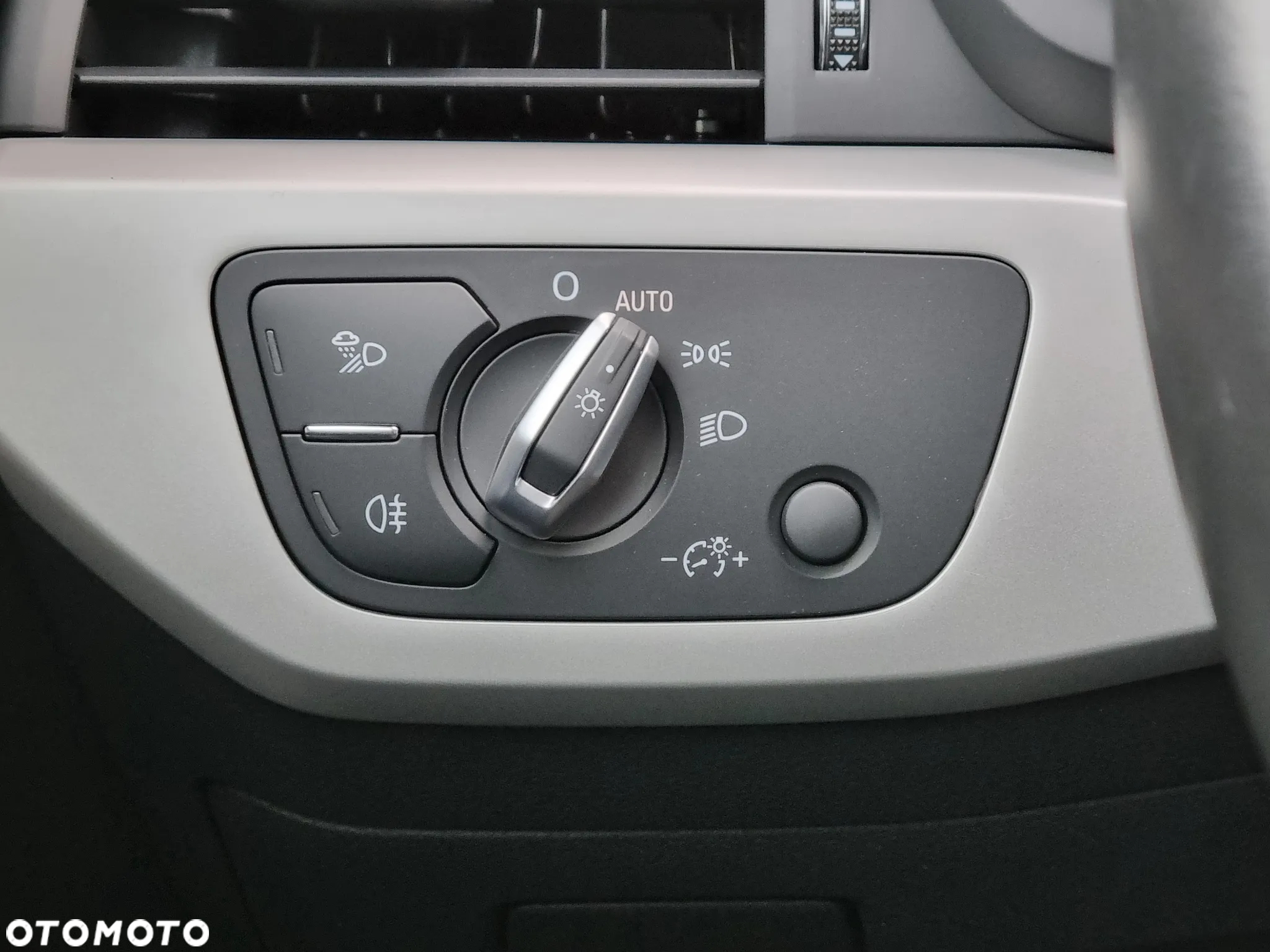 Audi A4 Avant 40 TFSI S tronic - 29