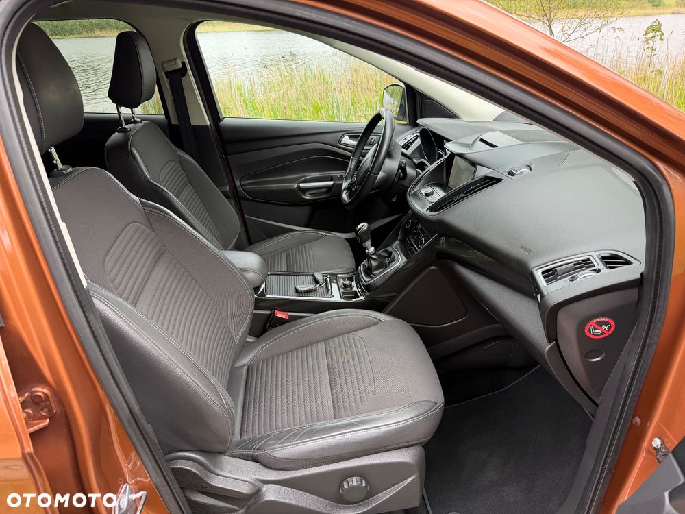 Ford Kuga 2.0 TDCi 2x4 Titanium - 10