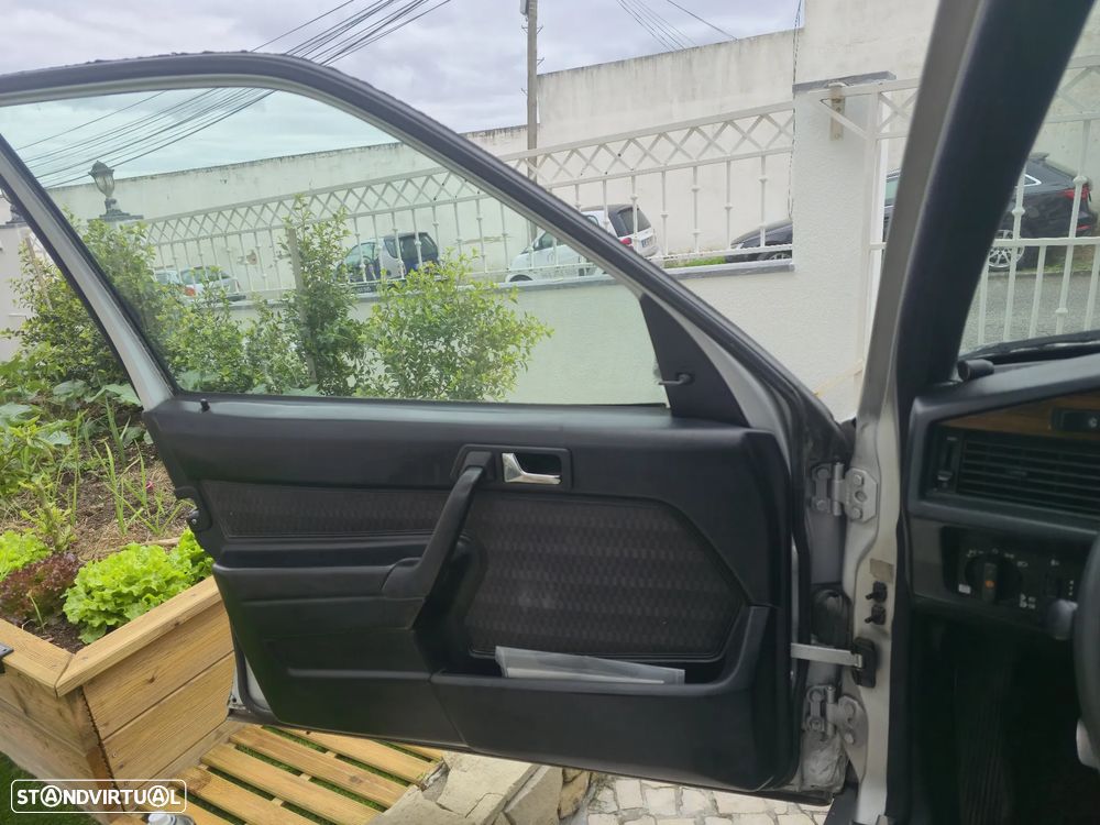 Mercedes-Benz W201 (1982-1993) 190 D 2.0 - 5