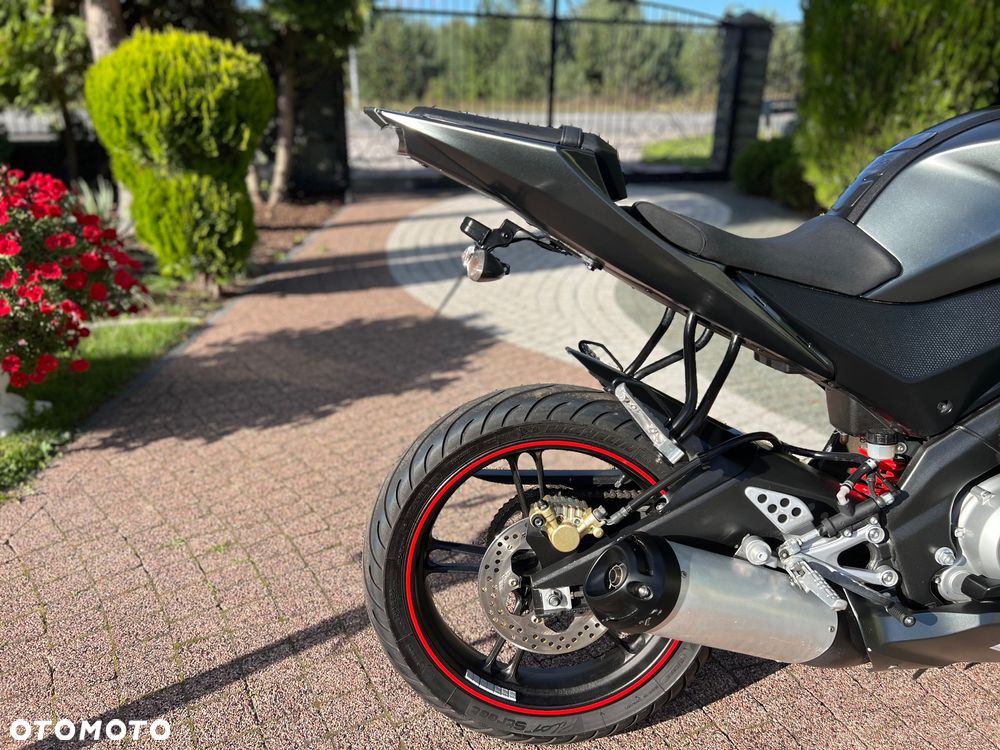 Yamaha YZF - 8
