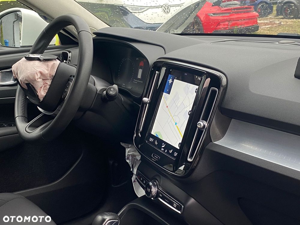 Volvo XC 40 T3 Momentum Pro - 21