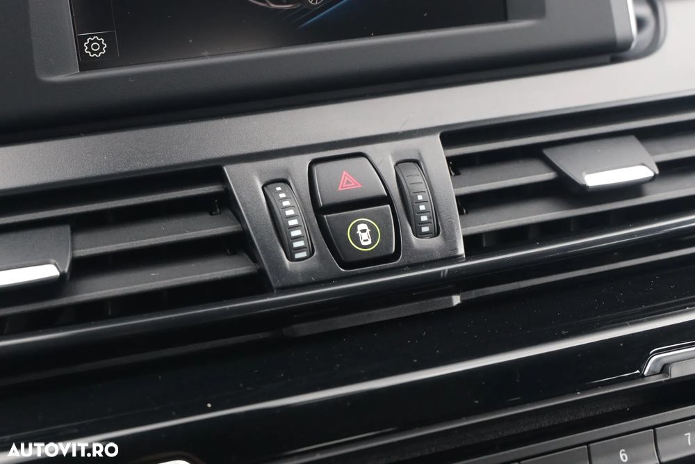 BMW Seria 2 218d Aut. - 23