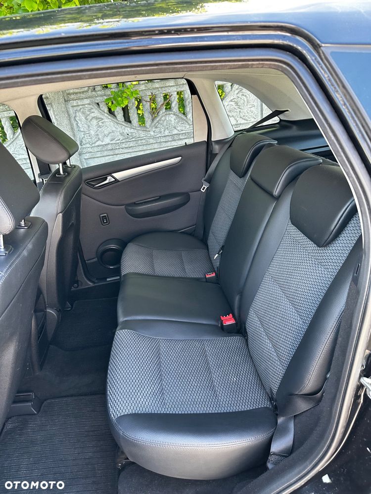 Mercedes-Benz Klasa B 160 BlueEFFICIENCY SPORT EDITION - 32
