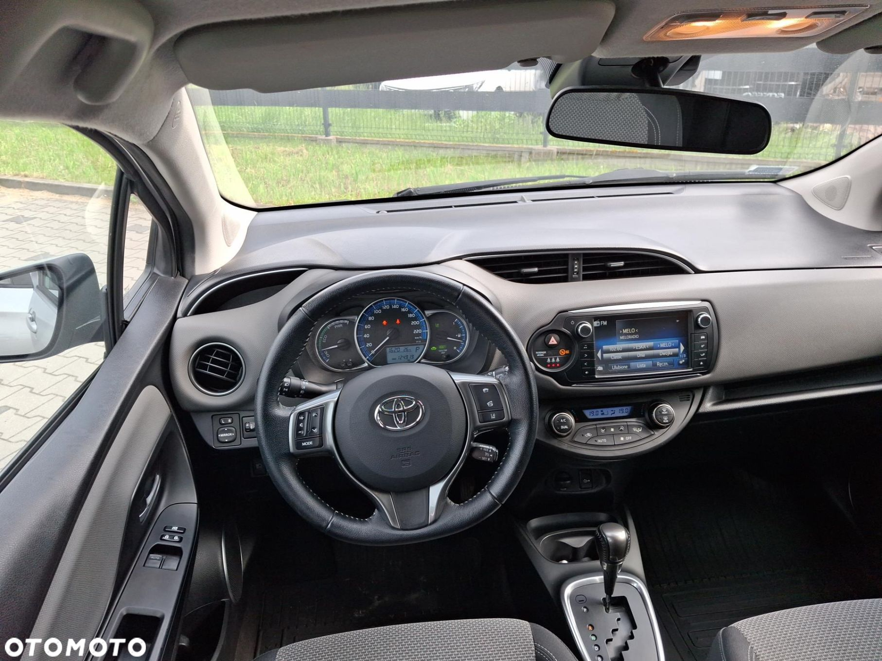 Toyota Yaris Hybrid 100 Life - 12