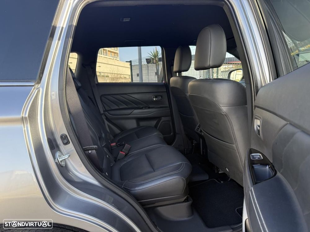 Mitsubishi Outlander 2.4 Intense - 41