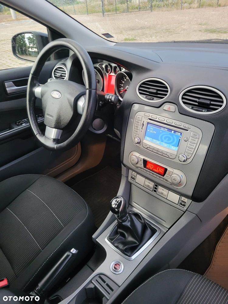 Ford Focus 1.6 Trend - 17