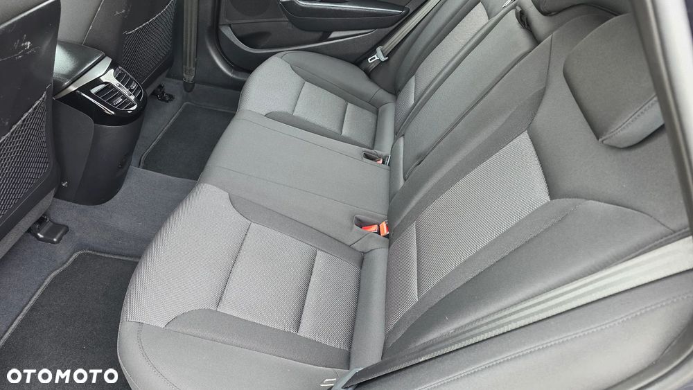 Hyundai i40 Kombi blue 1.6 Family - 18